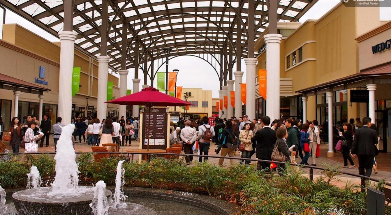 Tự do mua sắm tại Shisui Premium Outlet