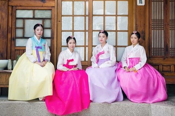 Lớp học Kim Chi và mặc trang phục Hanbok truyền thống Hàn Quốc